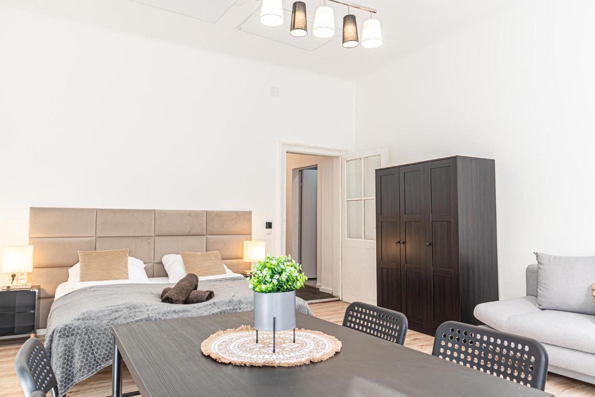 Charming 1br Very