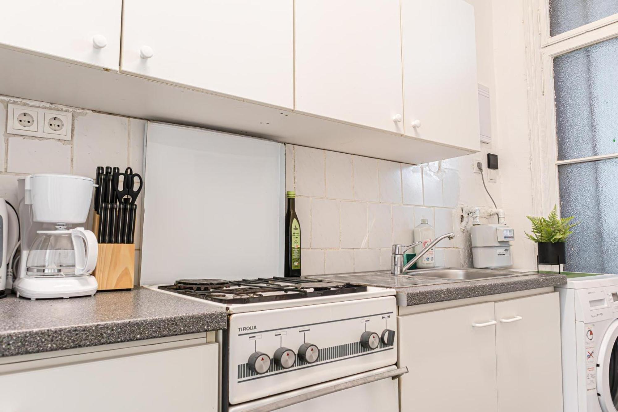 Charming 1br Very *